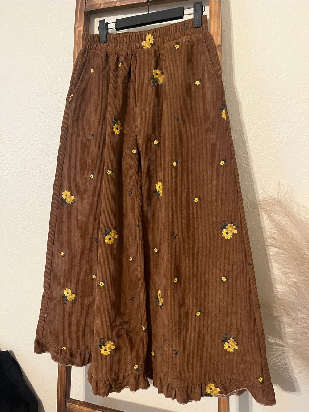Wide leg corduroy embroidered pants - Picture 9 of 9